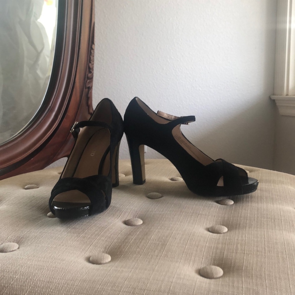 Shoes - Picture 3 of 5